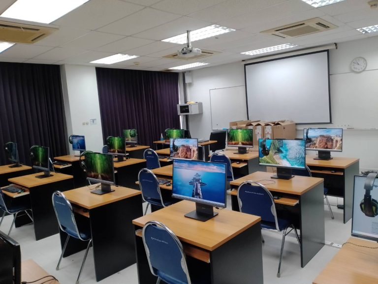 ติดตั้งคอมพิวเตอร์ All in One 15 เครื่อง คณะเศรษฐศาสตร์ ม.อ.