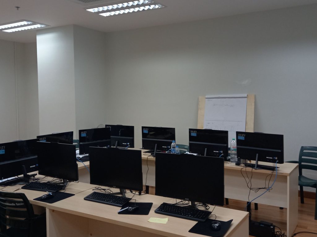 ติดตั้งคอมพิวเตอร์ All in One พร้อม UPS โรงพยาบาลวชิระภูเก็ต ภาพที่ 1