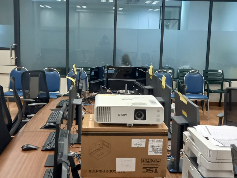 ติดตั้งคอมพิวเตอร์ All in One พร้อม UPS โรงพยาบาลวชิระภูเก็ต ภาพที่ 3