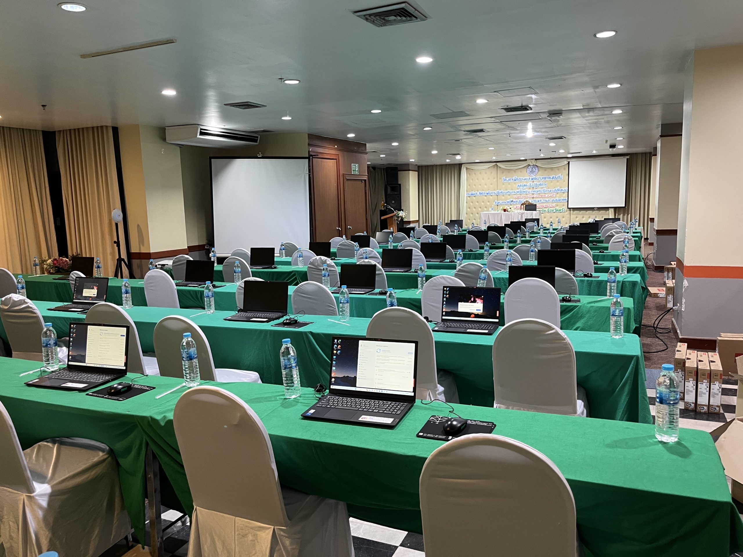 บริการเช่าโน้ตบุ๊ก 40 เครื่อง ณ โรงแรมวัฒนาพาร์ค จังหวัดตรัง